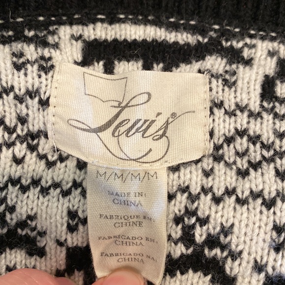 Levi’s Reindeer Sweater - Picture 3 of 3